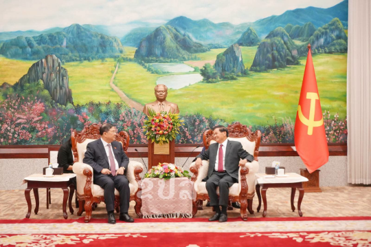 Lao Leaders Receive Vietnamese Permanent Deputy Prime Minister